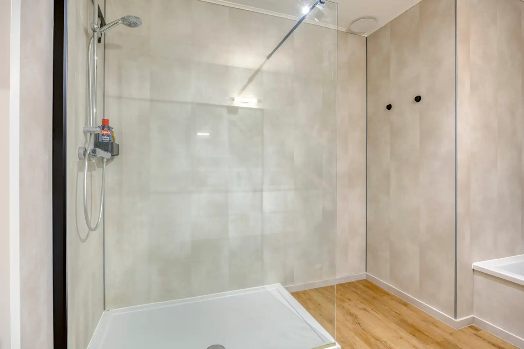 Uitzonderlijk ruim appartement met garage en staanplaats foto 21