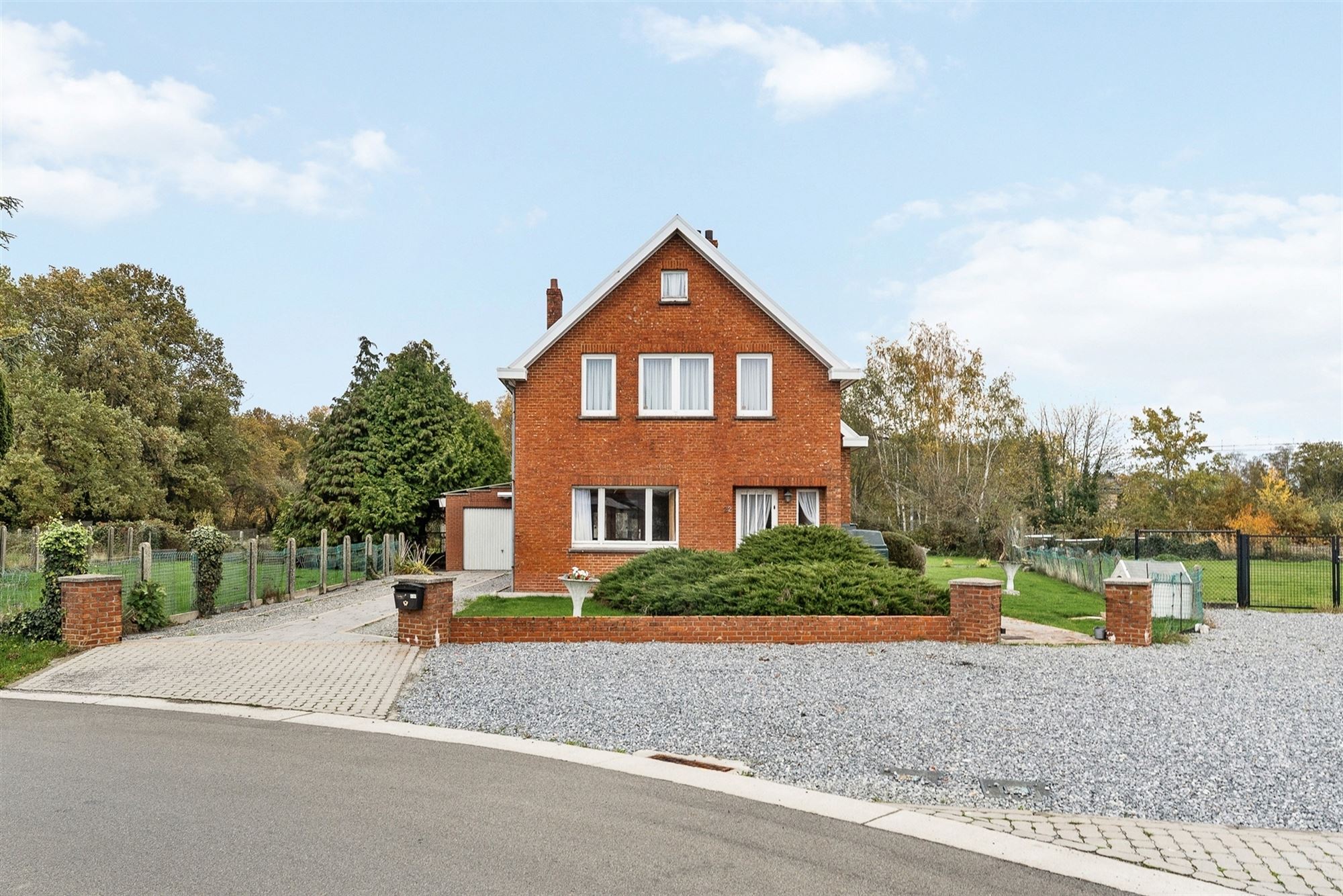 RUIME TE RENOVEREN WONING OP PERCEEL VAN 12 ARE MET ZICHT OP TERRIL foto 2