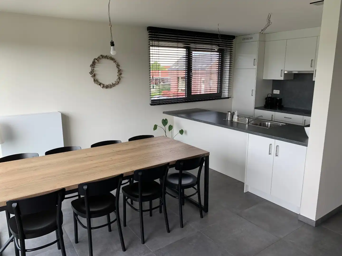 GEZELLIG APPARTEMENT MET 2 SLAAPKAMERS, TERRAS, KELDER EN 1 AUTOSTANDPLAATS TE BILZEN!  foto 8