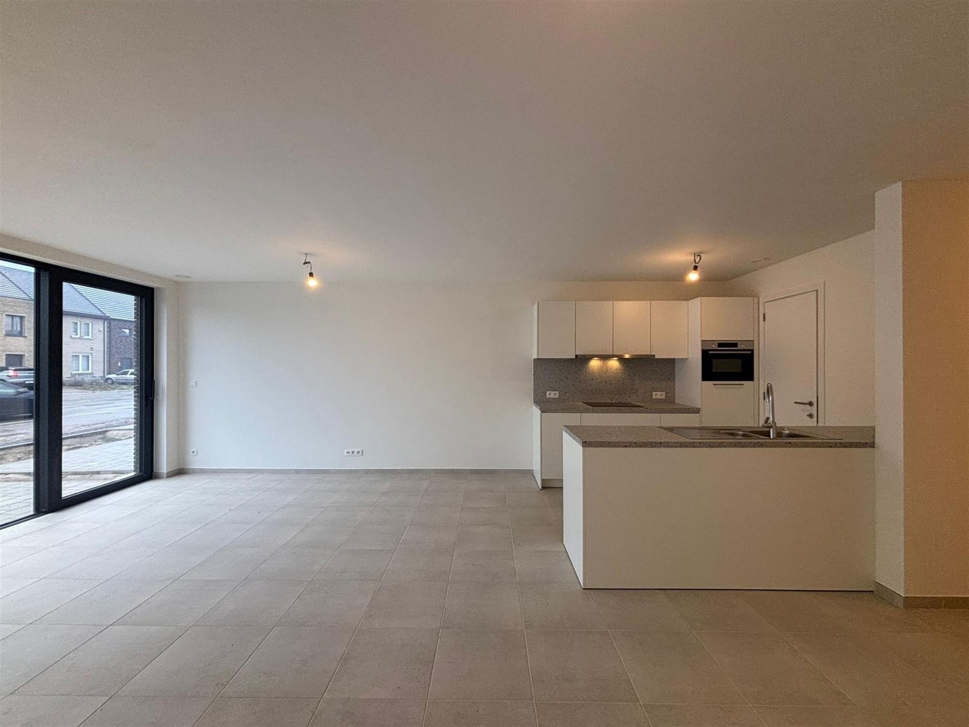 Modern gelijkvloers appartement met private tuin en ruime terrassen in Asse! foto 6