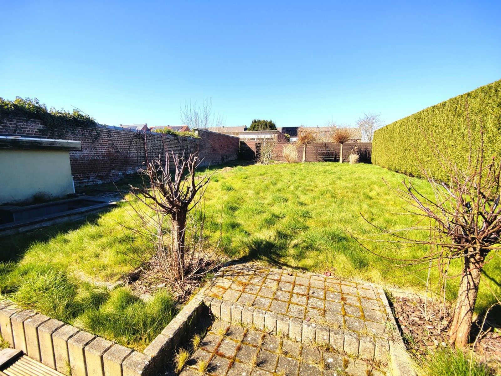 Ruim multifunctioneel pand met tuin foto 15