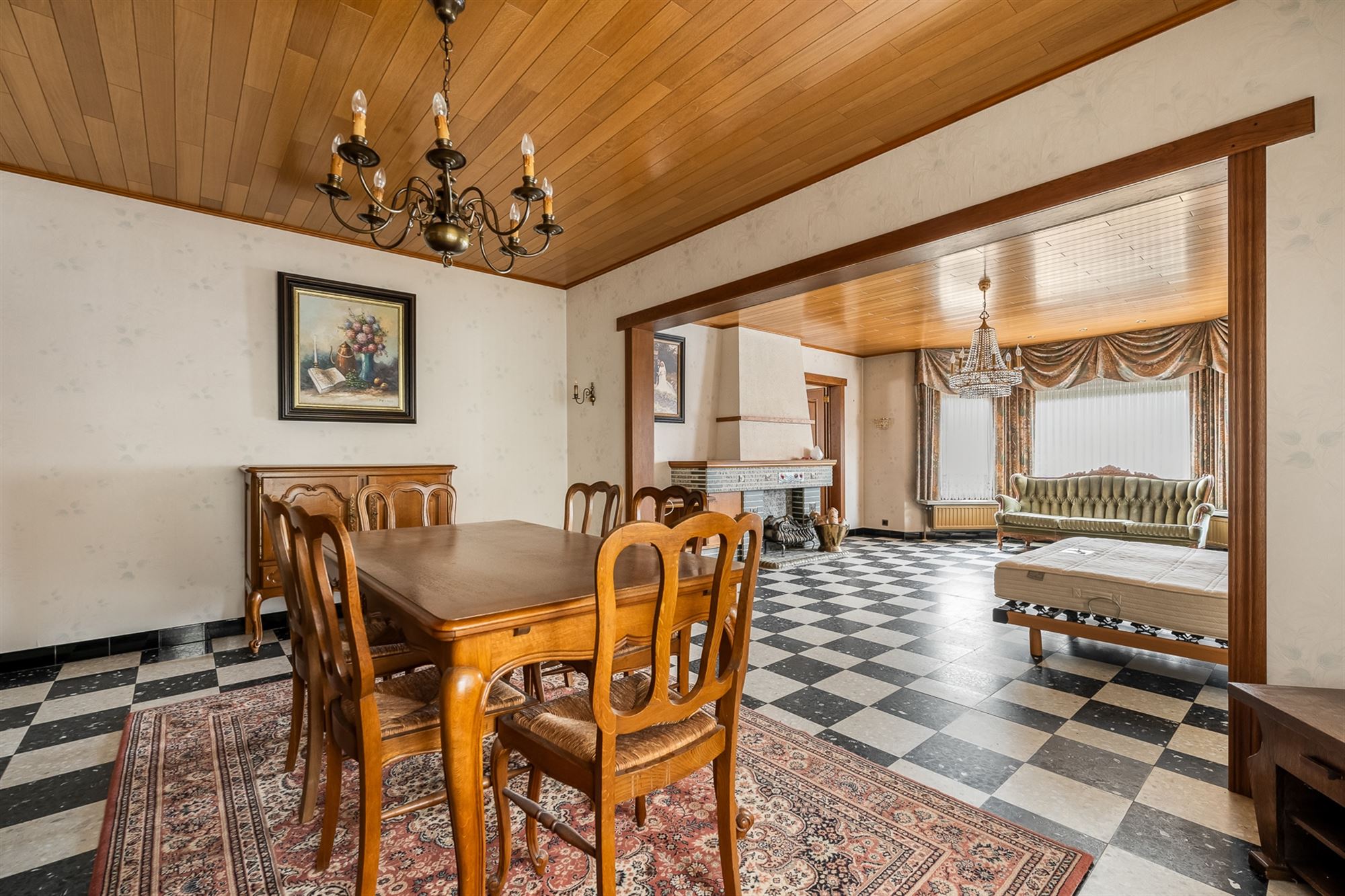 ZEER RUIME WONING (338M²) MET 5 SLAAPKAMERS OP EEN PERCEEL VAN 10ARE GELEGEN IN HET CENTRUM VAN OOSTHAM foto 6