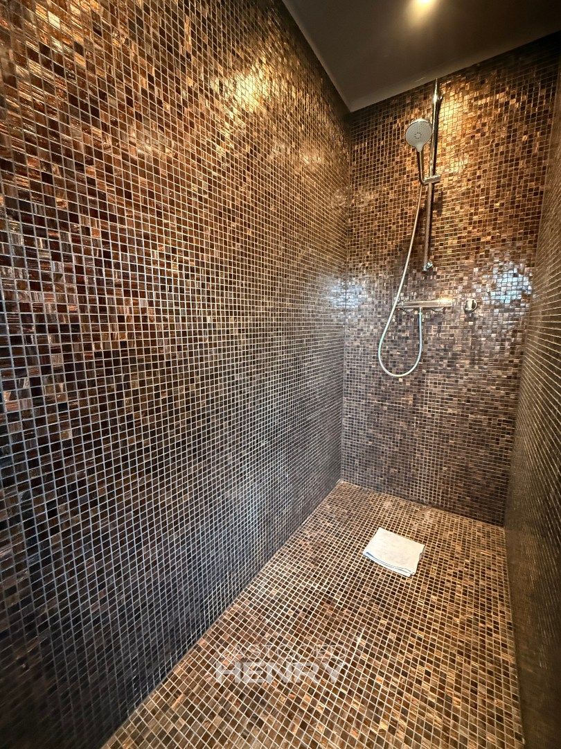 Volledig gerenoveerde woning met karakter foto 17