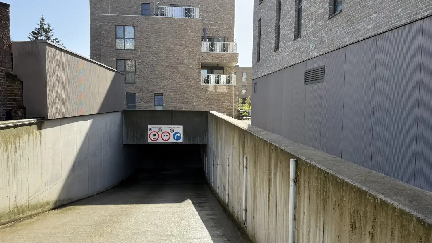 Autostaanplaats met laadpaal te huur op een toplocatie in centrum Lier foto 4