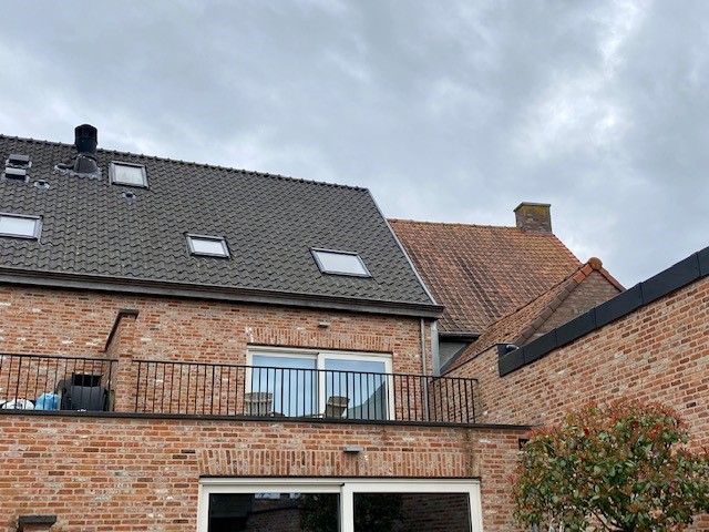 Rustig gelegen, instapklare duplex met 2 slaapkamers, terras en carport foto 3