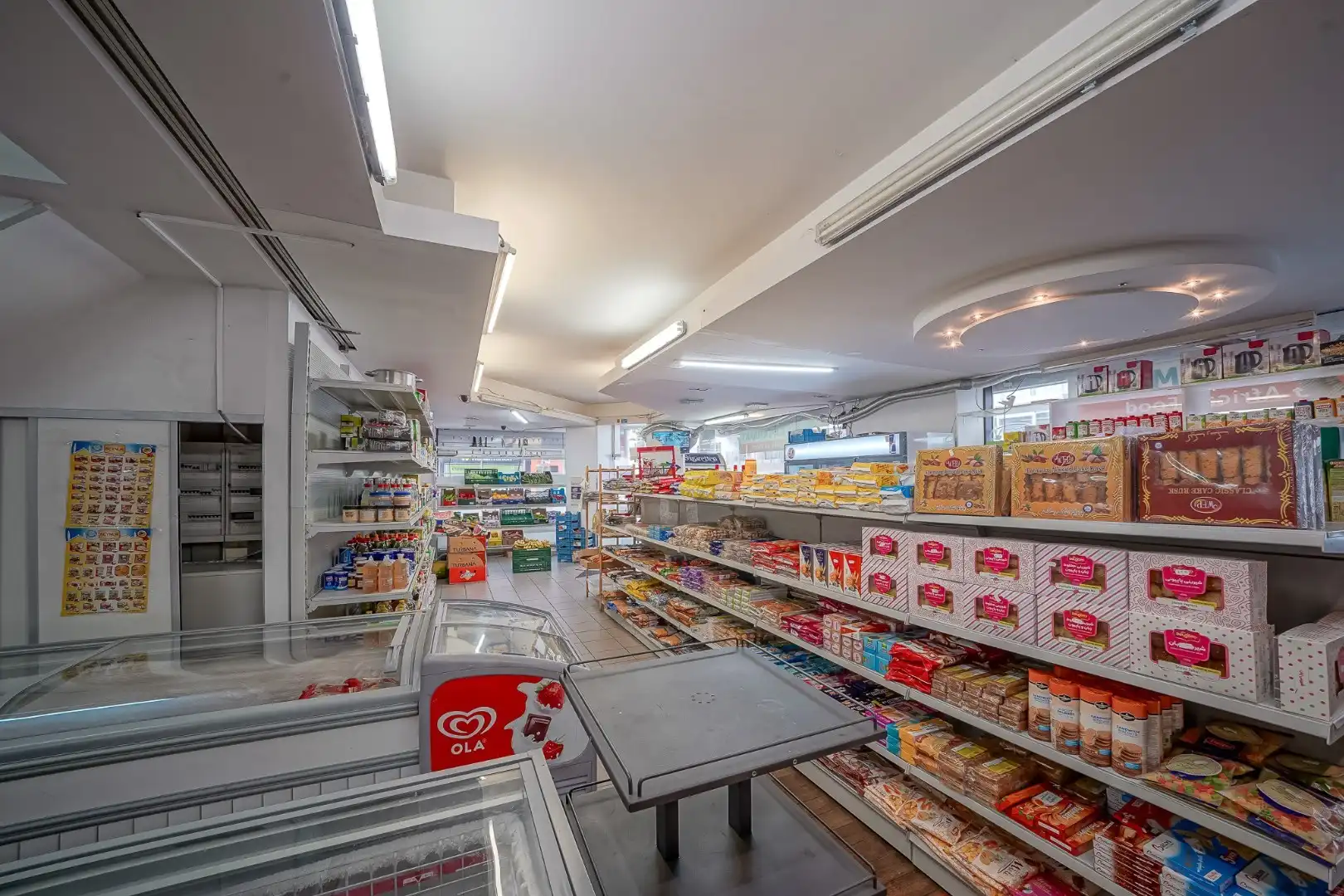 Handelsgelijkvloers met bureauruimte te Oostende foto 3