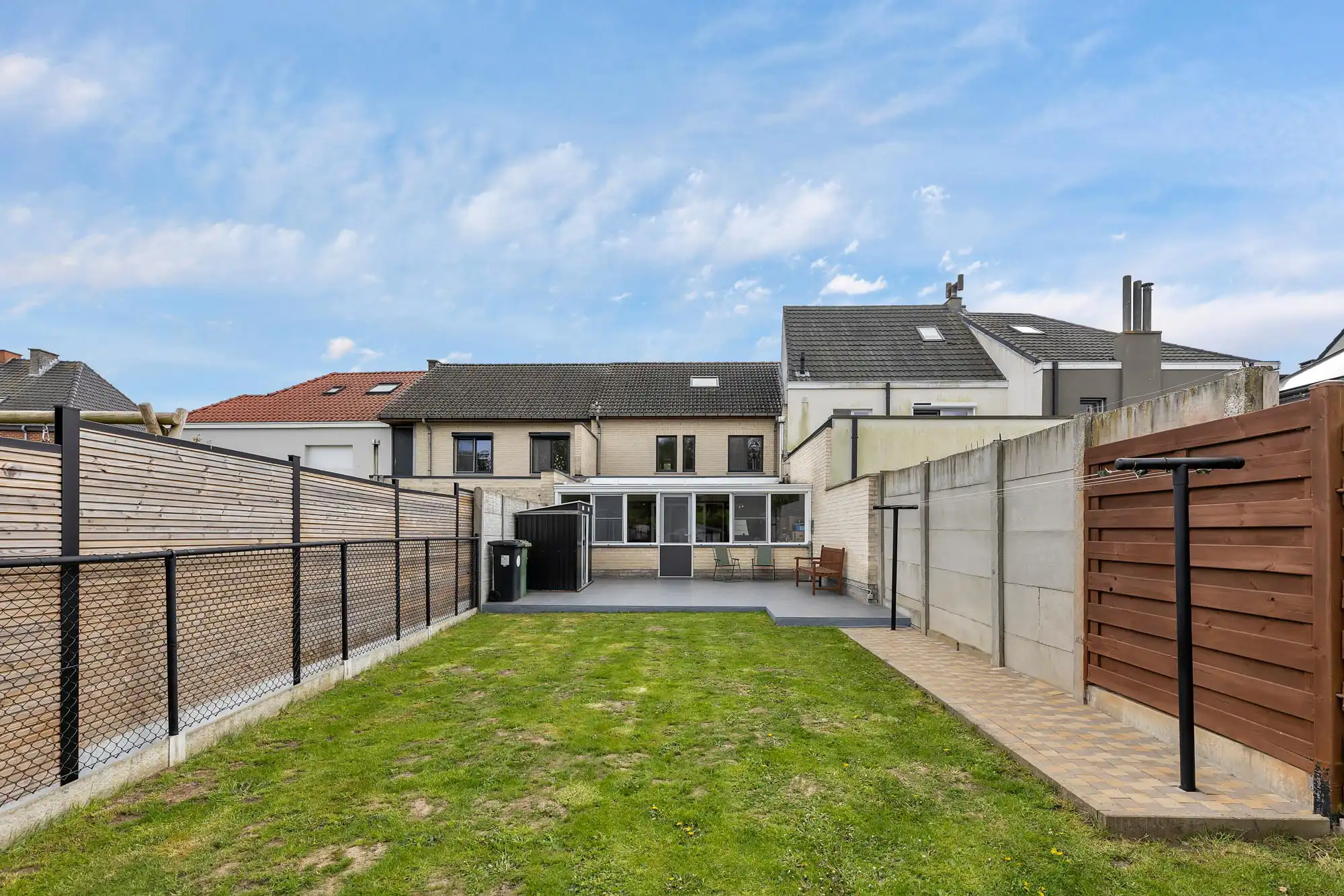 Instapklare woning met garage en tuin foto 9