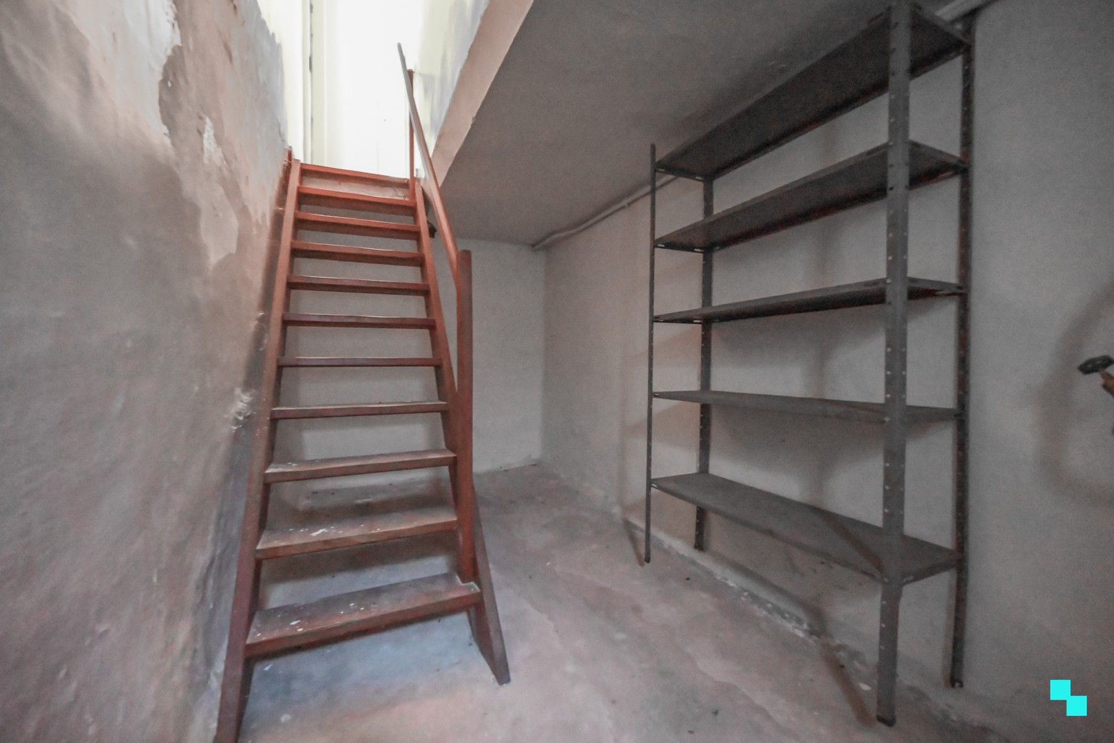 Eéngezinswoning met garage en achteruitweg in het hartje van Sint-Eloois-Winkel foto 9