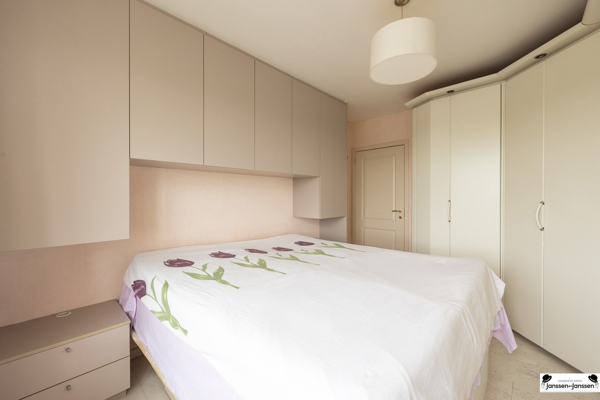 Uniek appartement met prachtig dakterras en panoramisch uitzicht foto 14