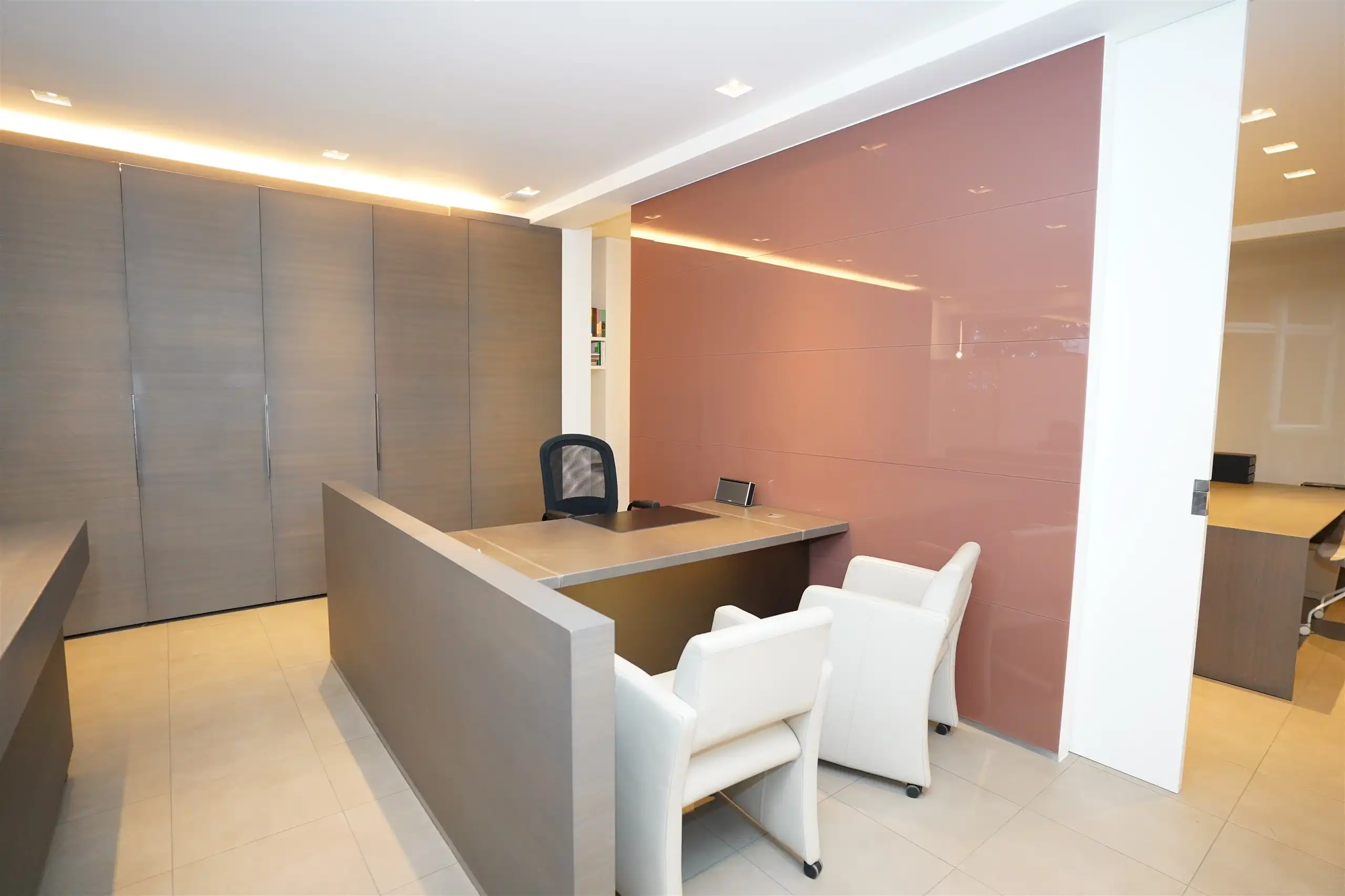 Instapklaar bureel tussen Grote Markt & Conservatoriumplein foto 13