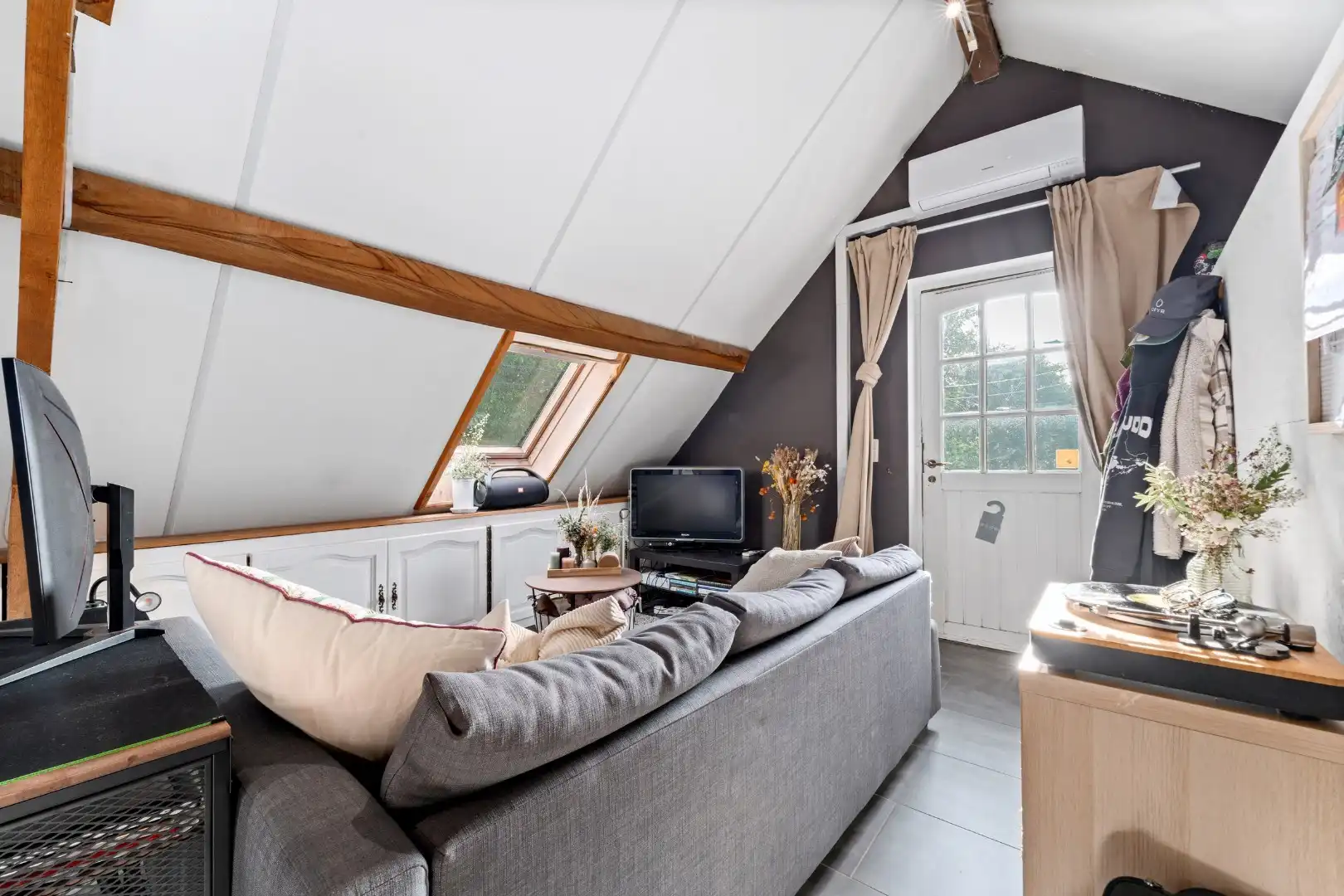 Karaktervolle woning aan het kanaal in Bornem foto 24