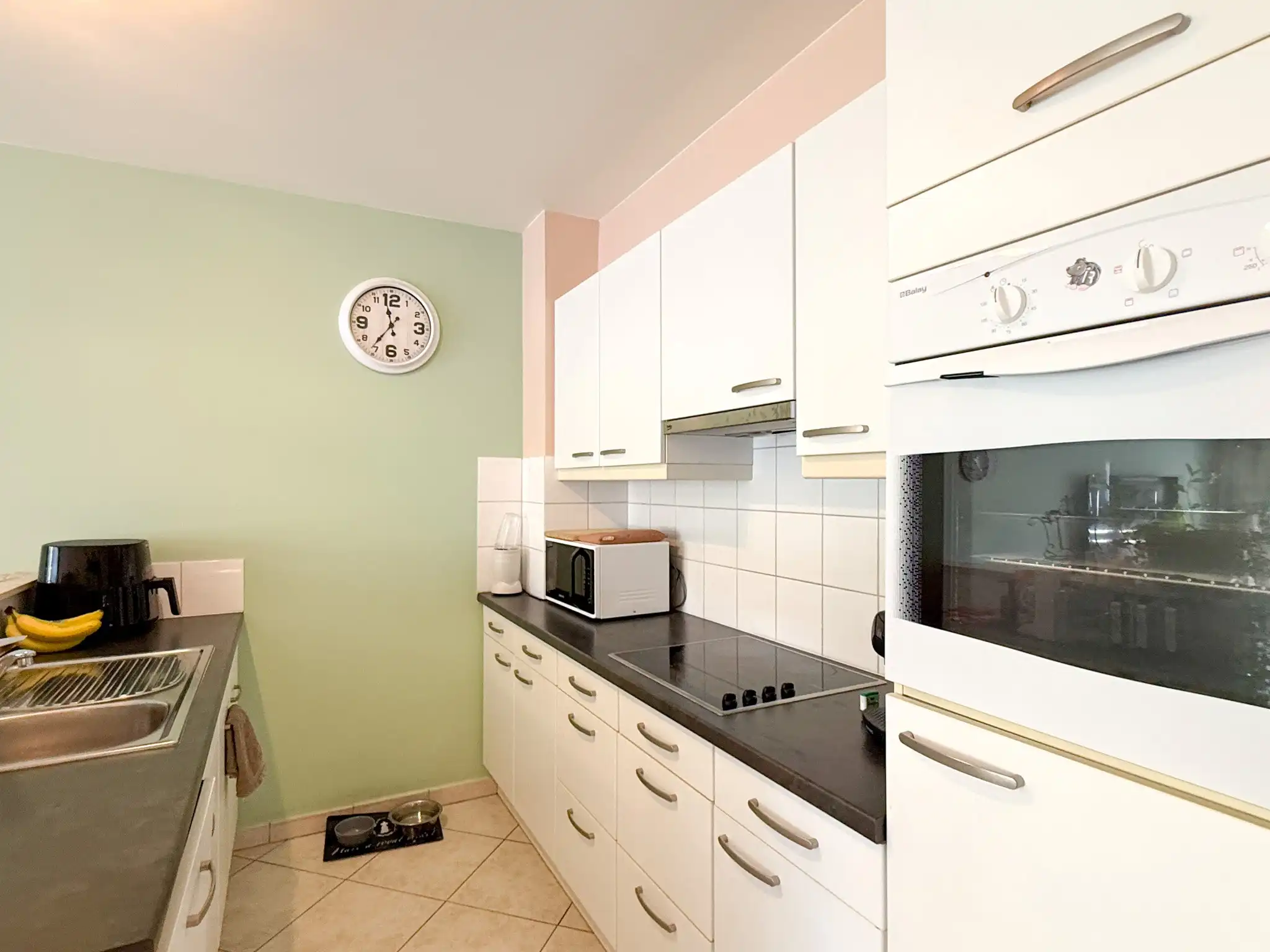 Rustig gelegen appartement dichtbij het centrum van Beveren met autostaanplaats foto 4