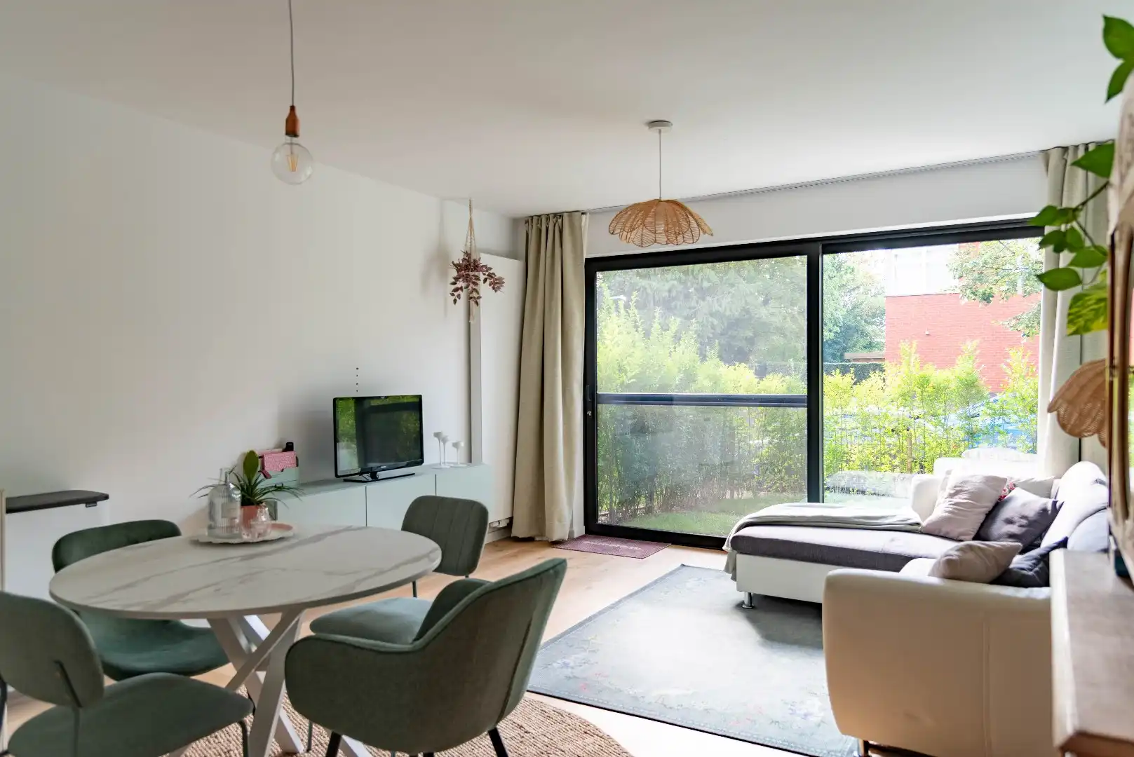 Luxueus en energiezuinig gelijkvloers met 2 slk, tuin én terras foto 3