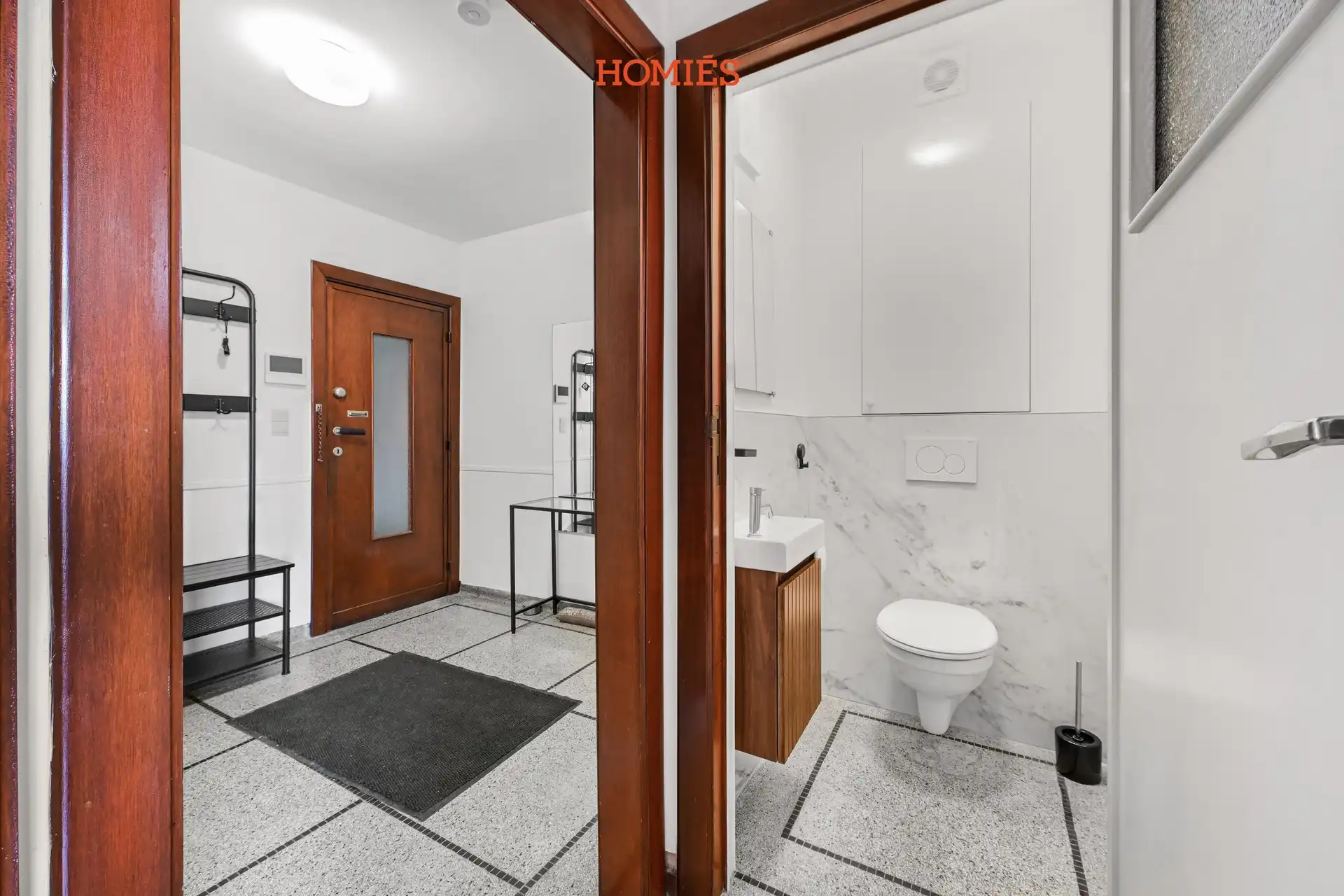 Instapklaar 2-slaapkamerappartement met uniek uitzicht foto 16