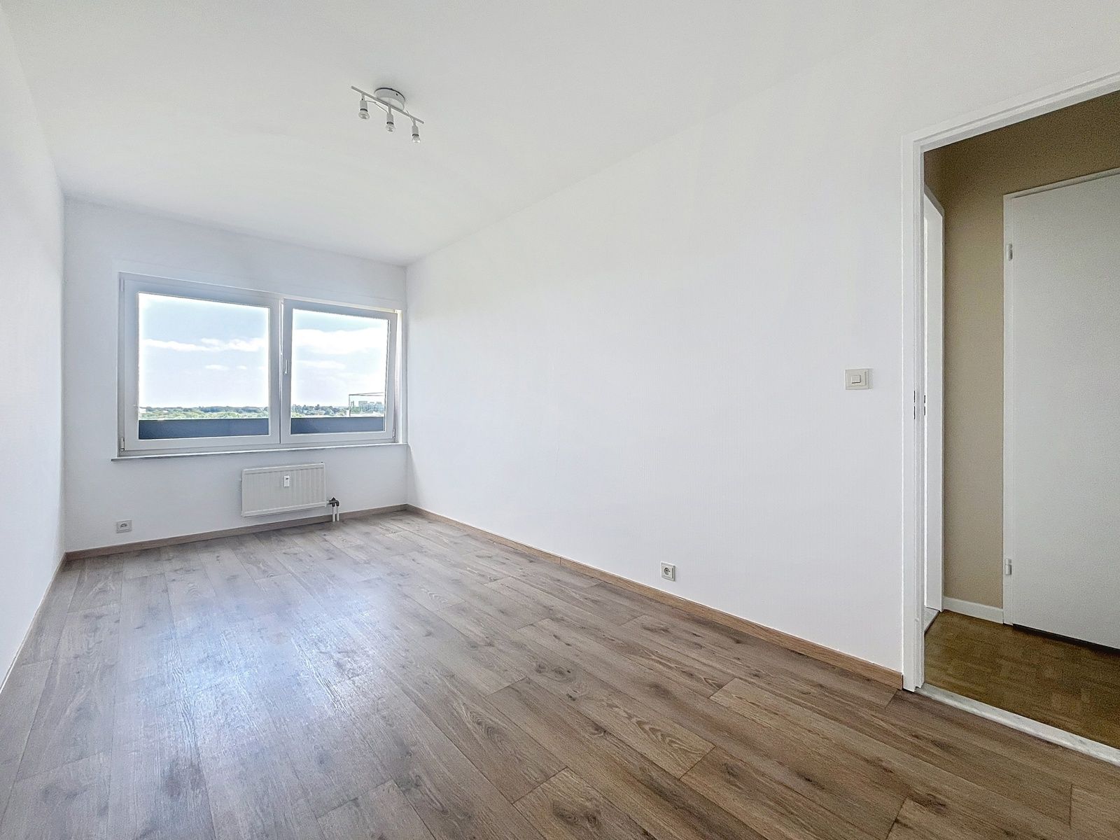 Vernieuwd app met 2 slpks en balkon foto 18