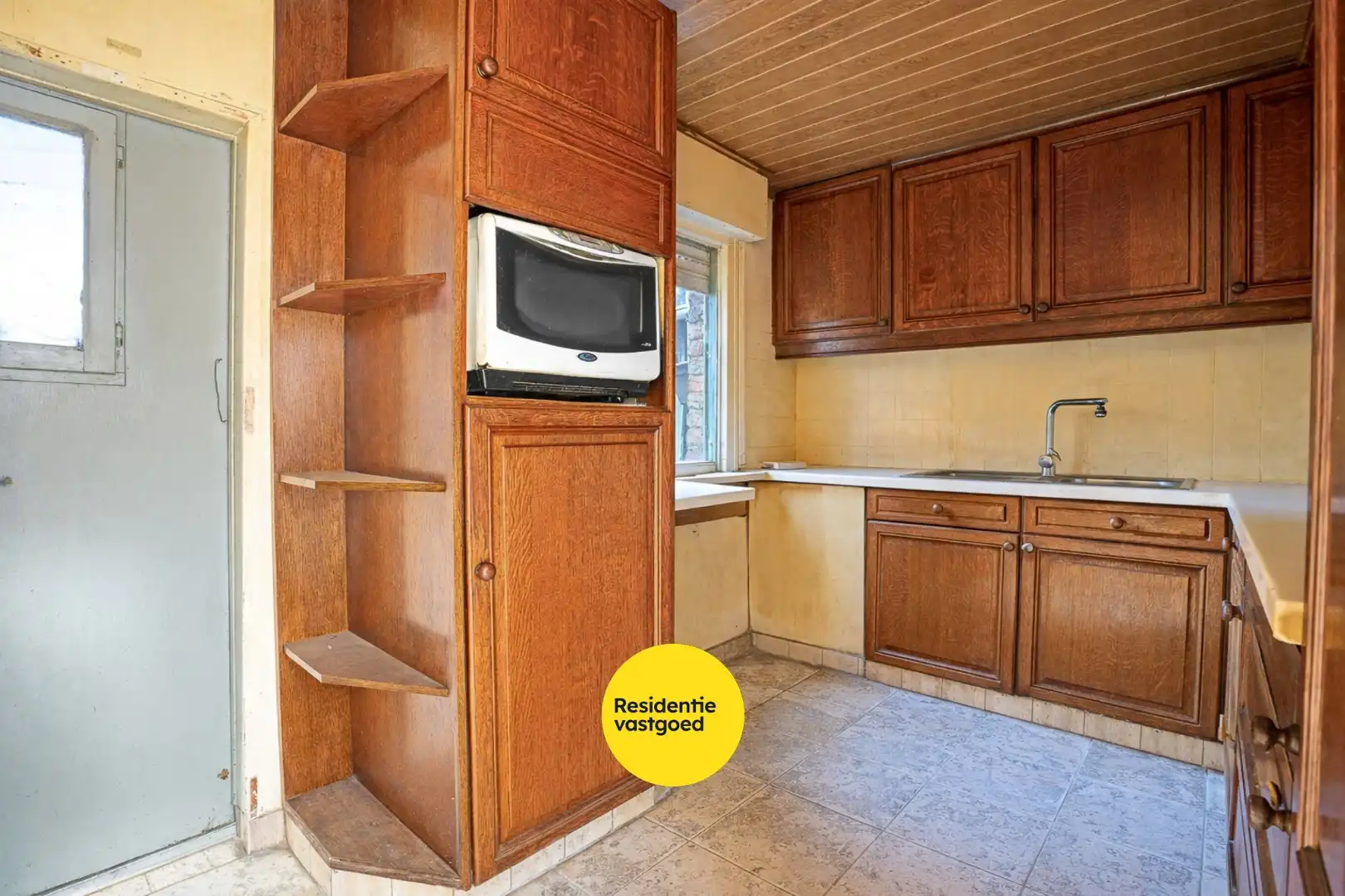 Te renoveren woning met 5 slaapkamers op 8.102 m²  te Diksmuide! foto 5