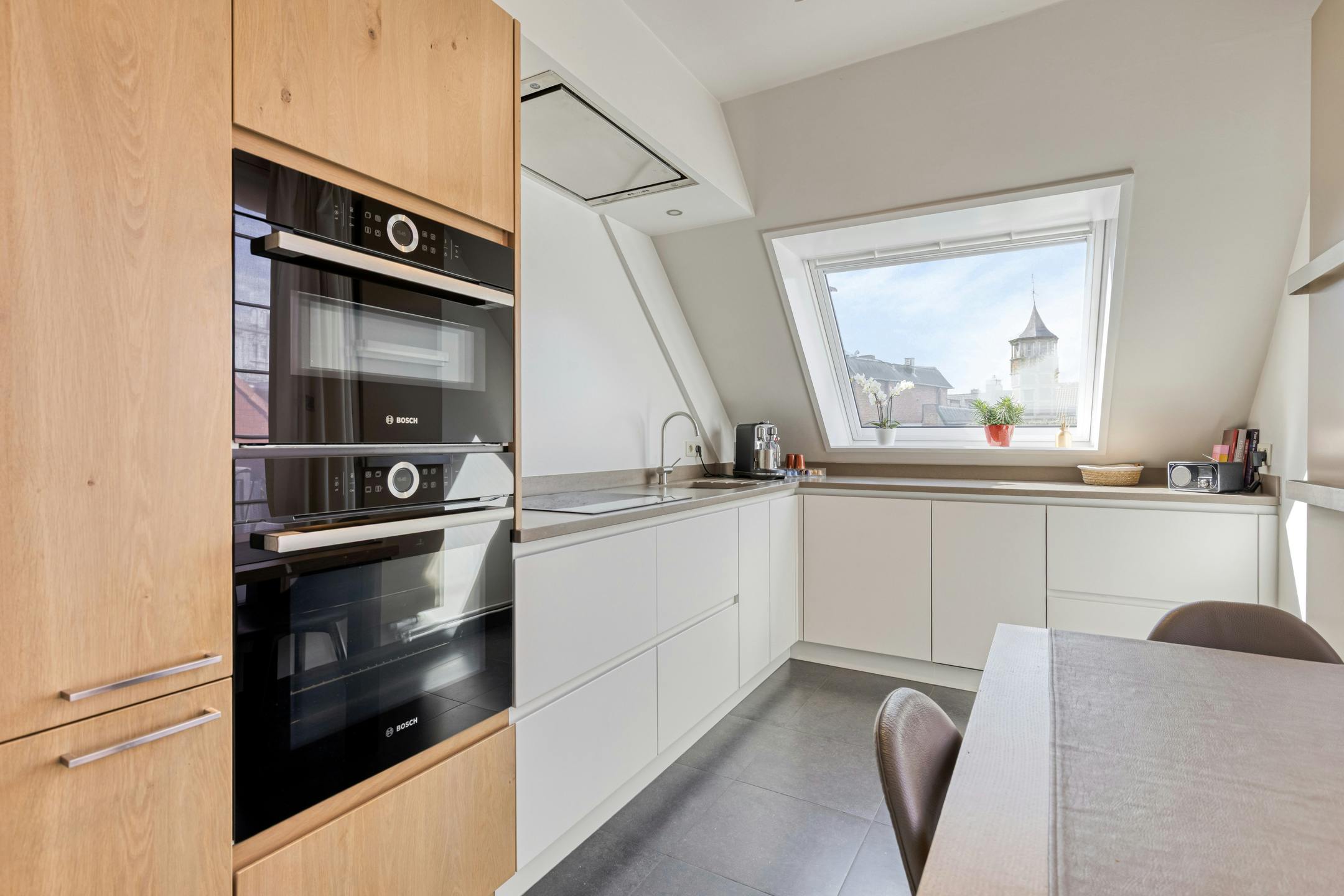 Duplex appartement van ca 142m² te koop in Antwerpen centrum foto 3