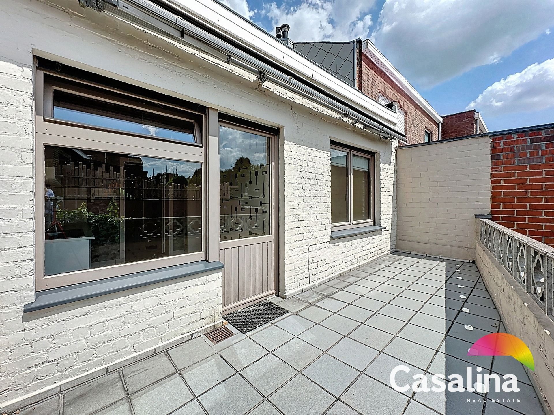 Een ruime te renoveren rijwoning van 207m² met zonnig terras foto 12