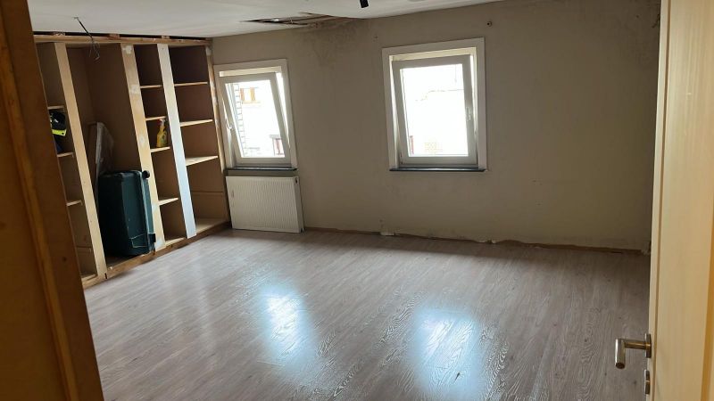 Te renoveren starterswoning met ruime tuin foto 8