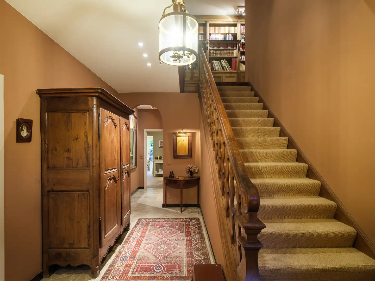 Klassieke villa met 390 m² woonoppervlakte op een perceel van 2.278 m² foto 2