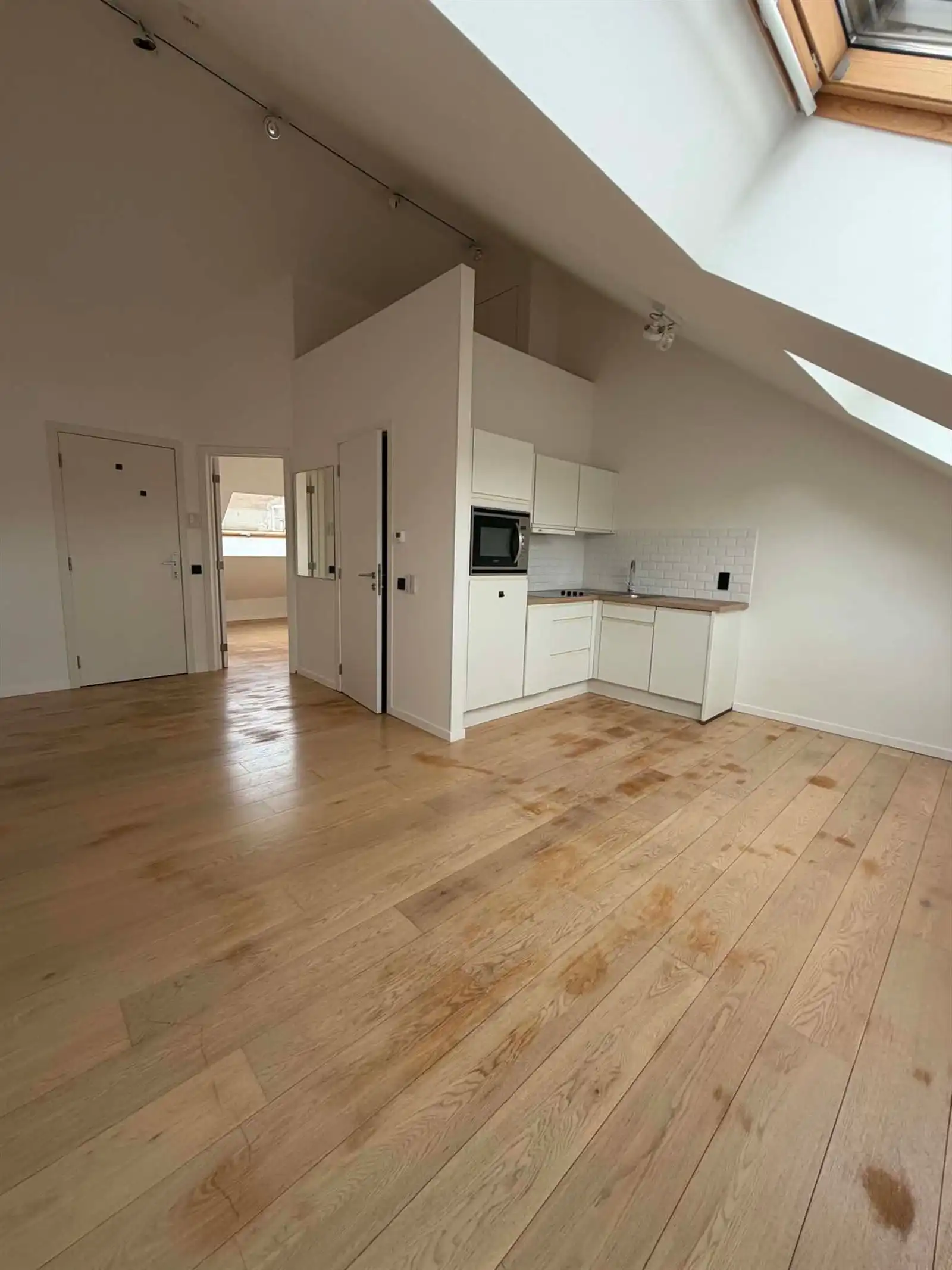 Op centrale ligging zeer aangenaam 1-slpk appartement foto 8