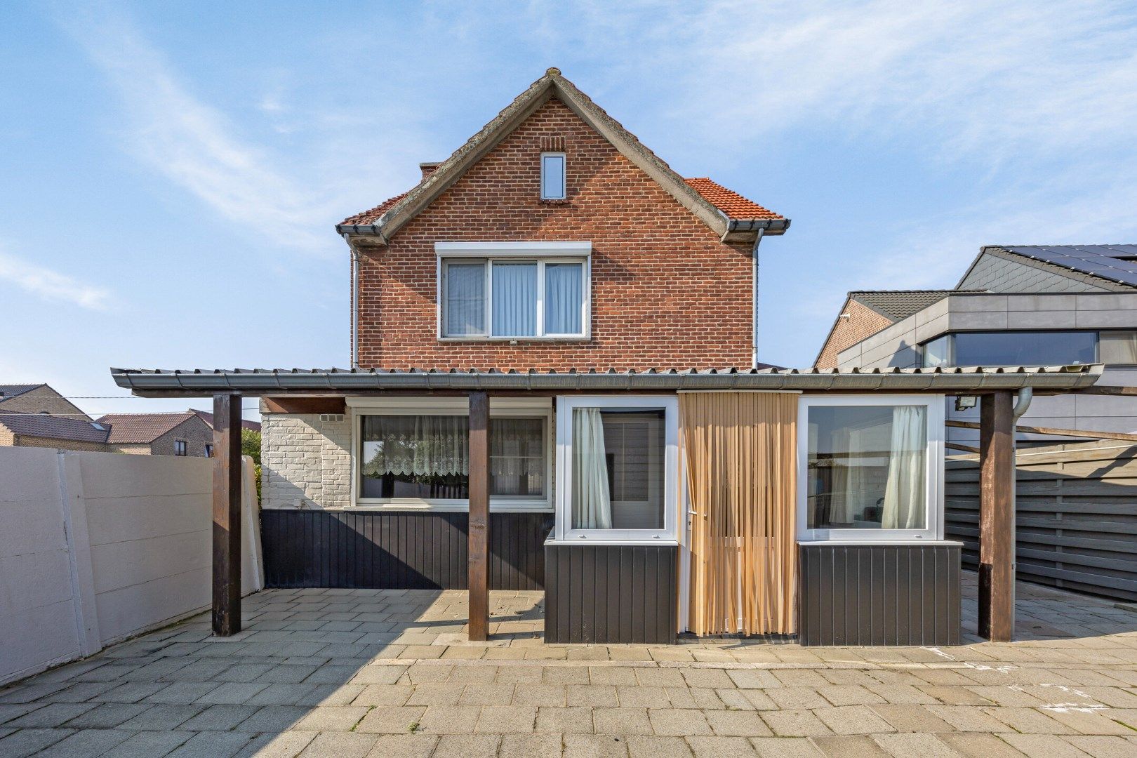 Gezinswoning met 3 slaapkamers, garage en grote tuin foto 4