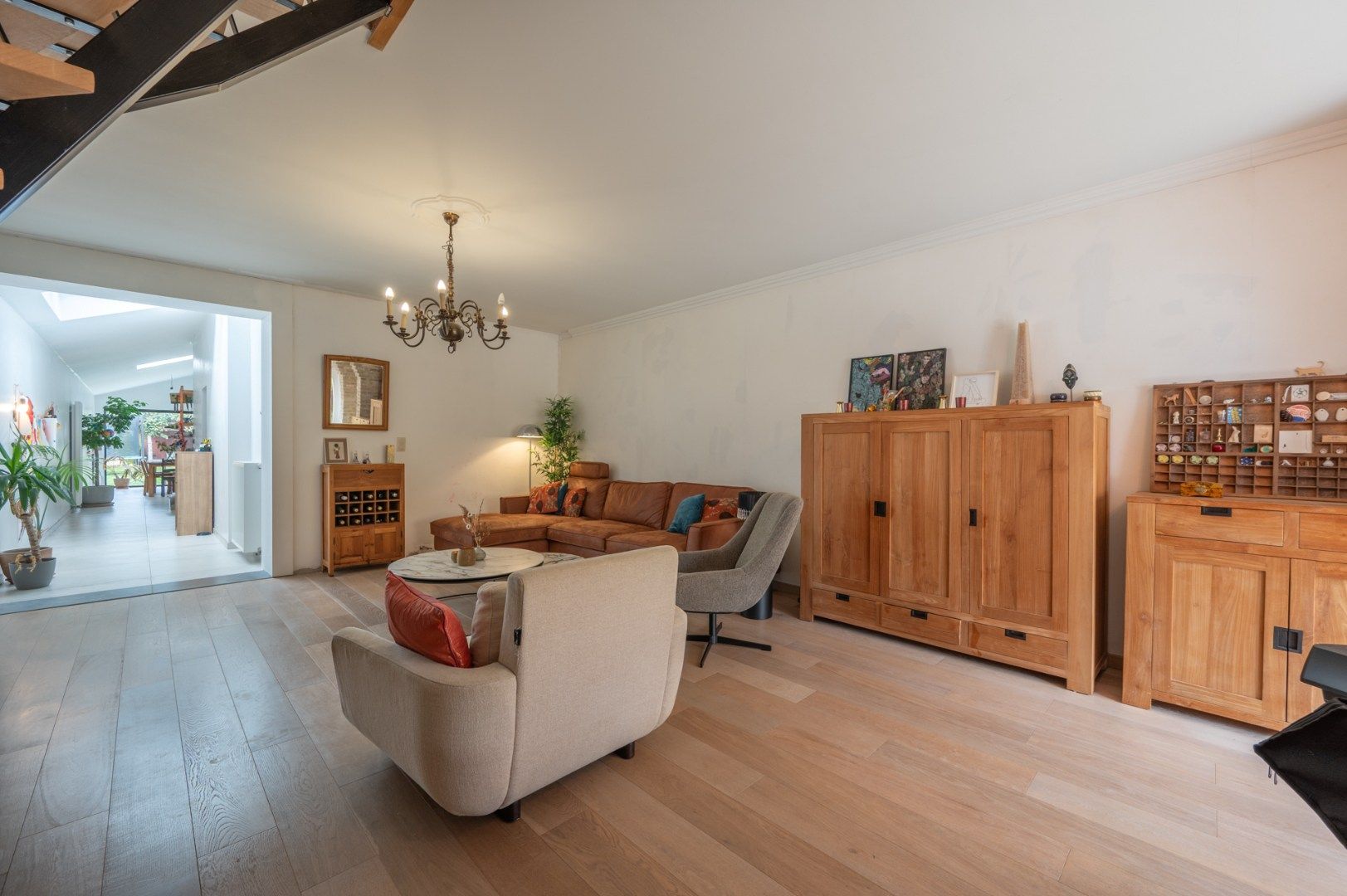 Charmante en verrassend ruime woonst op goede ligging in Sint-Michiels foto 6