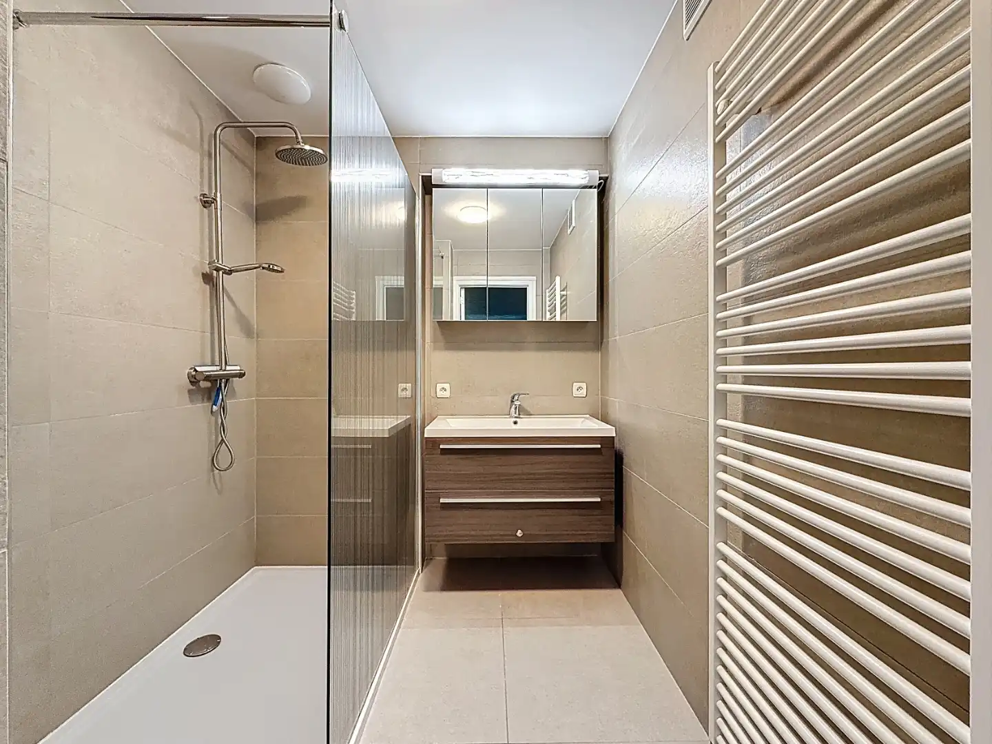 Instapklaar appartement met zicht op de vaargeul te Nieuwpoort-Bad foto 9