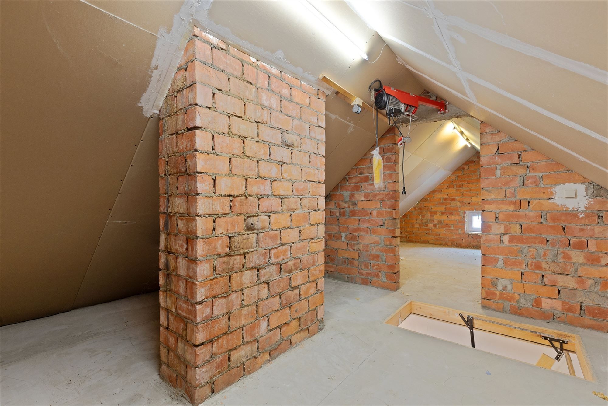 UITERST KNAP GERENOVEERDE WONING MET 3 SLAAPKAMERS GELEGEN OP EEN ZONNIG GEORIËNTEERD PERCEEL TE PAAL foto 23