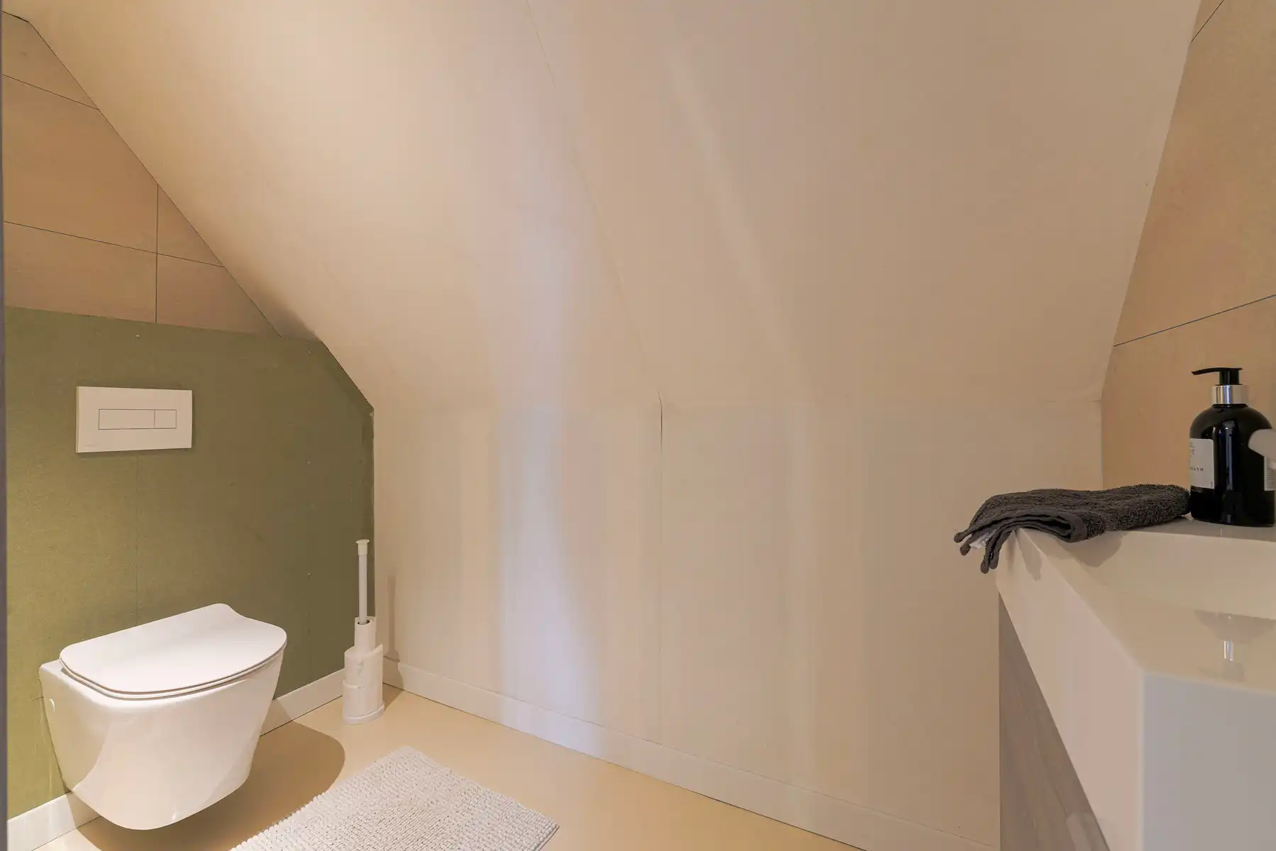 Gerenoveerde gezinswoning met 3/4 slaapkamers, garage en tuin foto 18