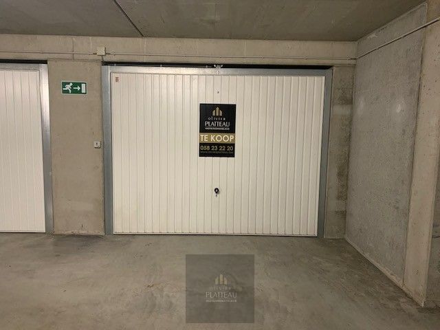 Grote garagebox met automatische poort op niveau -1 van de residentie Vivaldi te Nieuwpoort-bad. foto 2