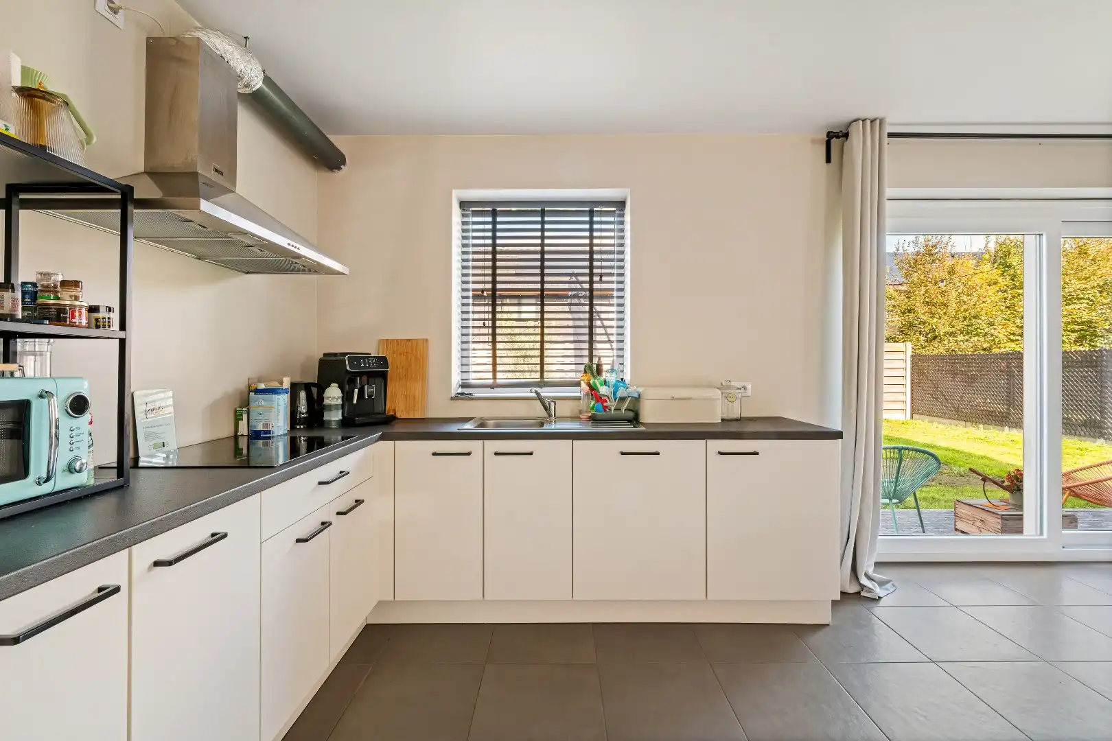 Instapklare halfopen woning met 4 slaapkamers, garage en tuin in Moorslede  foto 6