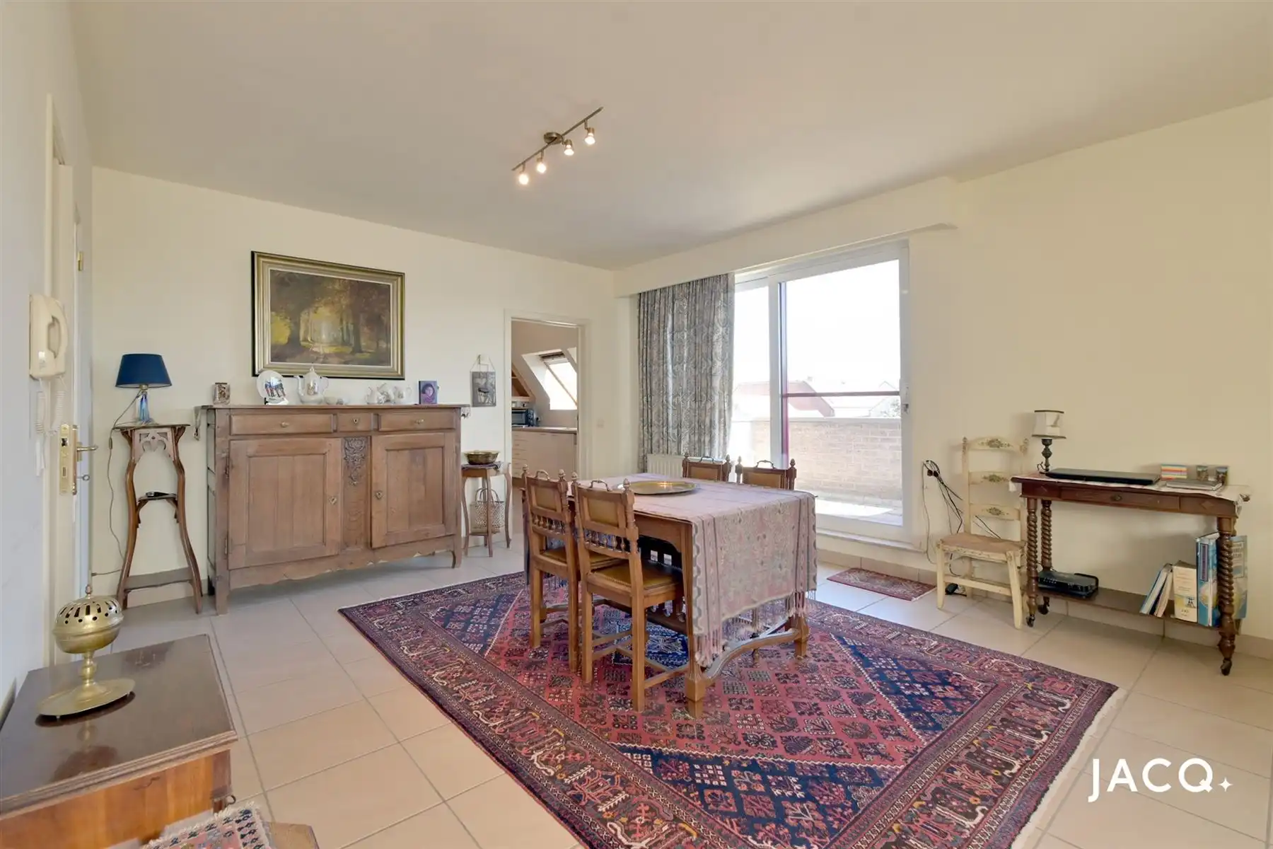 Instapklaar dakappartement met 2 à 3 slpk's, terras en mogelijk autostaanplaats! foto 7