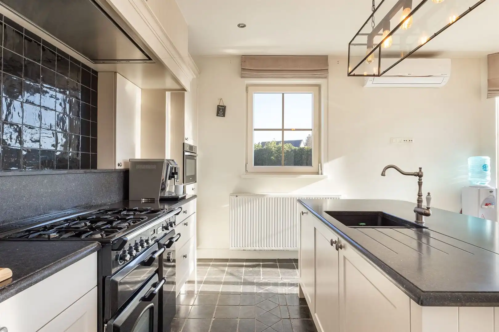 Ruime instapklare woning met 4 slaapkamers! foto 6