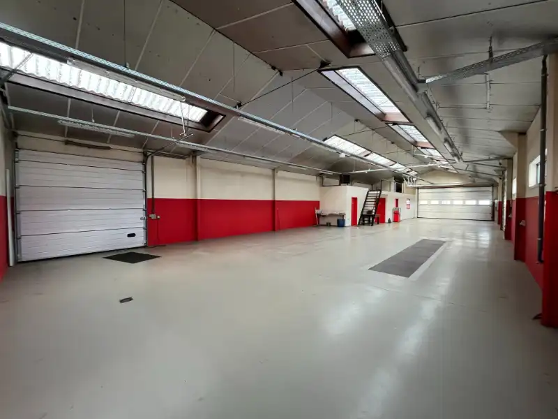Bedrijfsgebouw met woning te koop foto 3
