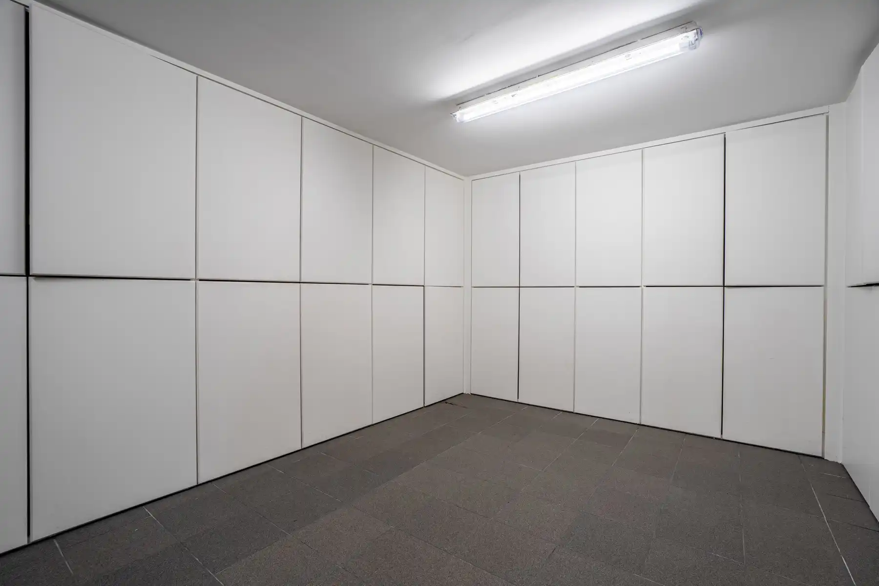Vrijstaande woning met veel ruimte, in het groen aan de rand van Halle foto 37