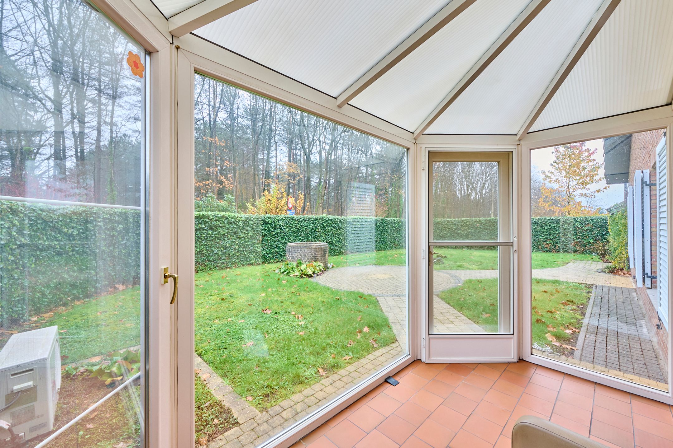 Zeer ruime gezinswoning + bovenliggend appartement foto 7