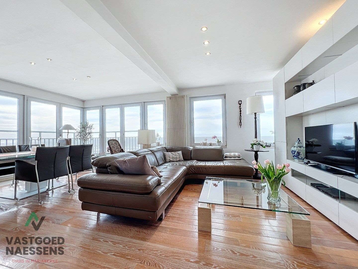 SCHITTEREND HOEK-APPARTEMENT MET PANORAMISCH ZICHT foto 6