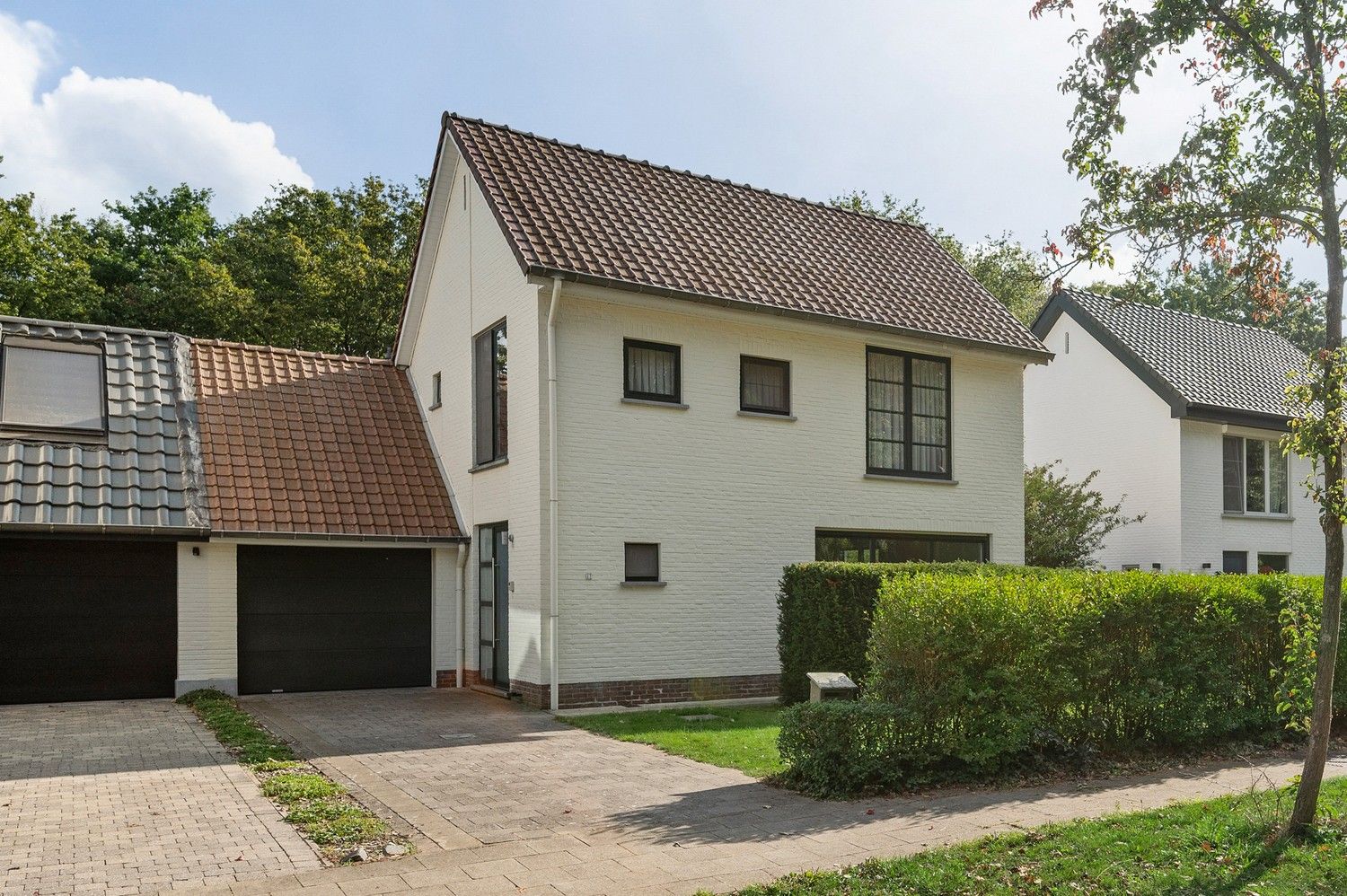 Hoofdfoto van de publicatie: Prachtige halfopen woning met 3 slaapkamers en mooie tuin in Brasschaat!