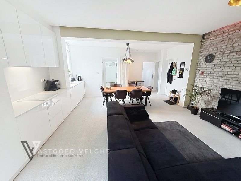Gerenoveerd appartement met 2 slaapkamers in winterslag Cité foto 6