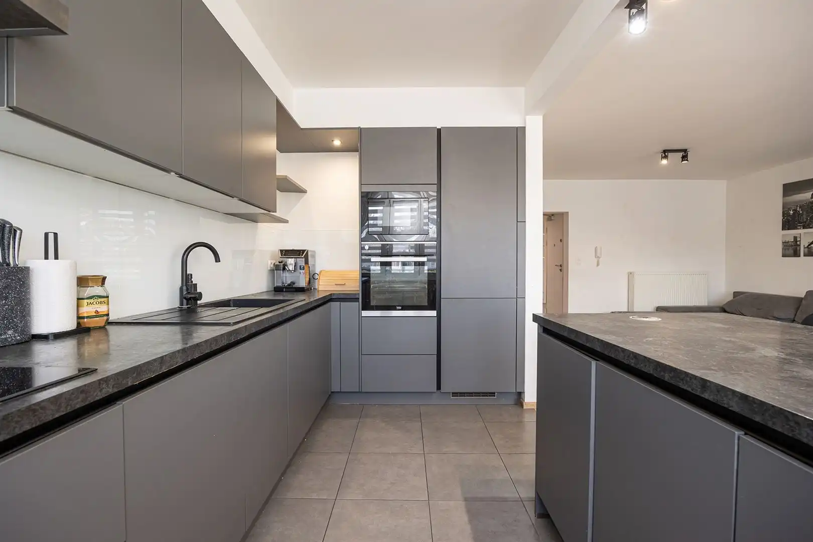 Tussen twee parken: licht appartement met tuin en garage foto 9