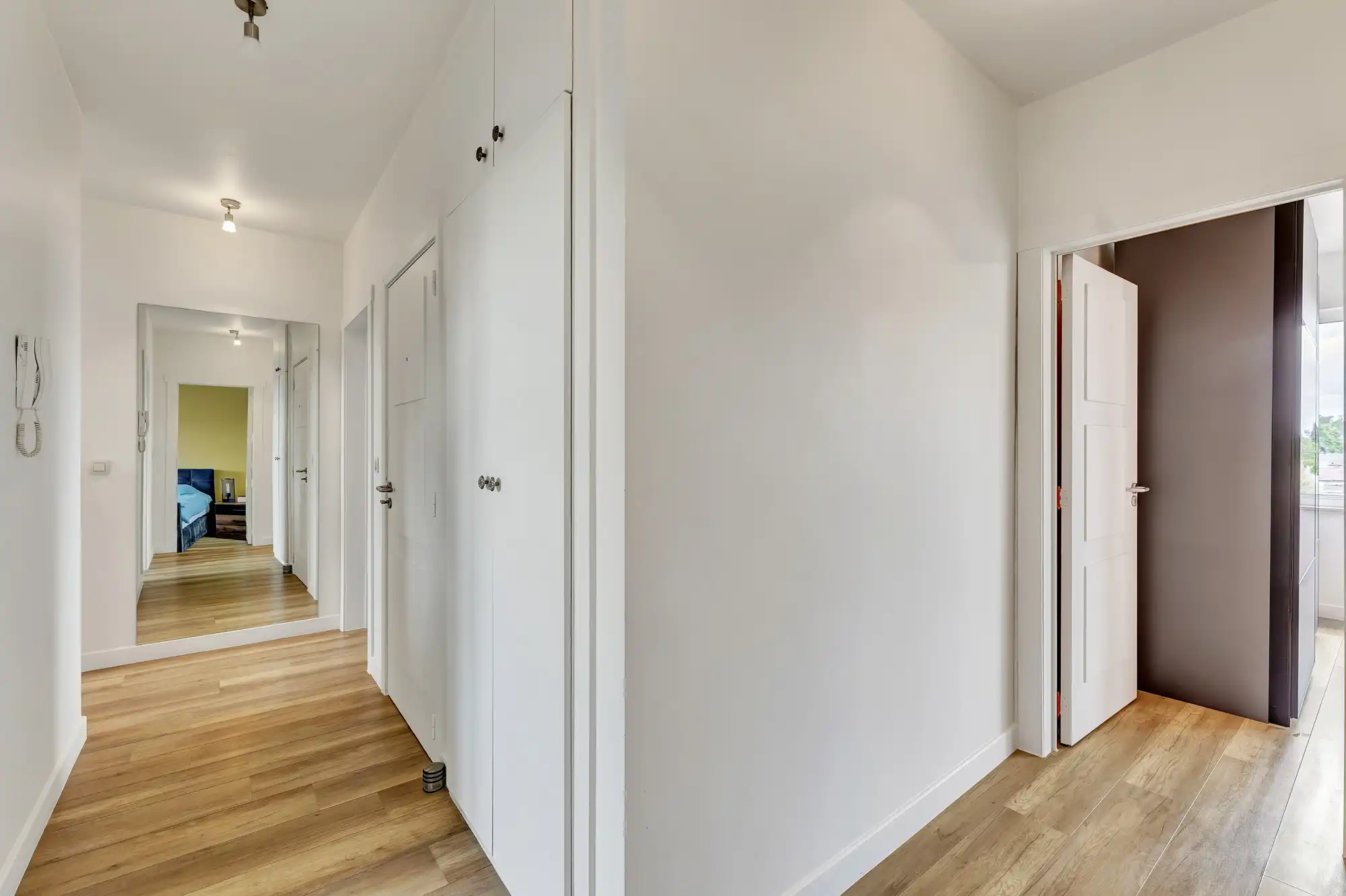 Gerenoveerd penthouse te koop met ruim terras foto 15