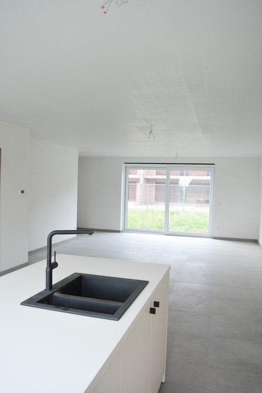 Moderne nieuwbouwwoning gelegen in Rumbeke foto 4