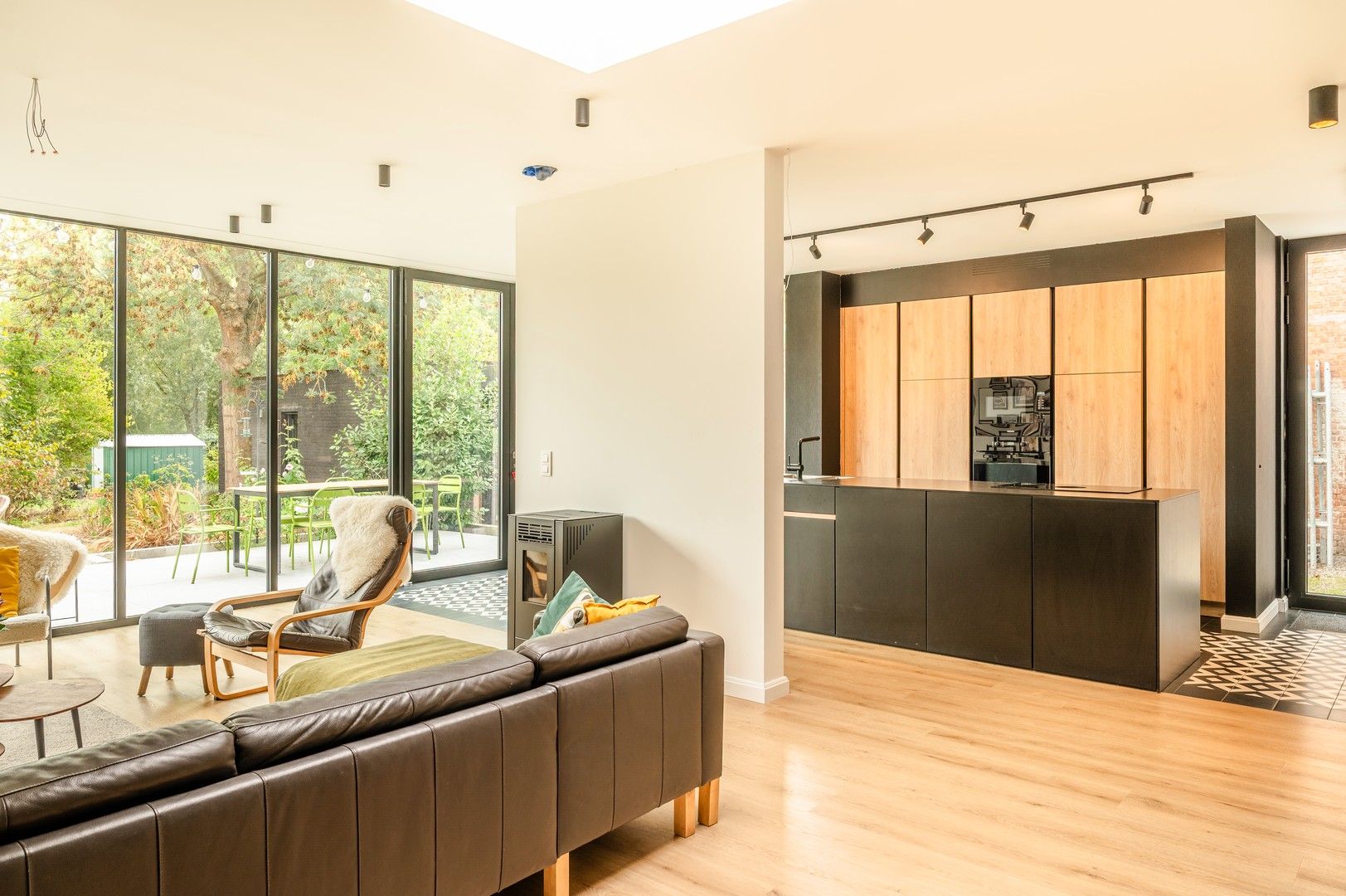 Prachtig gelegen half open woning foto 5