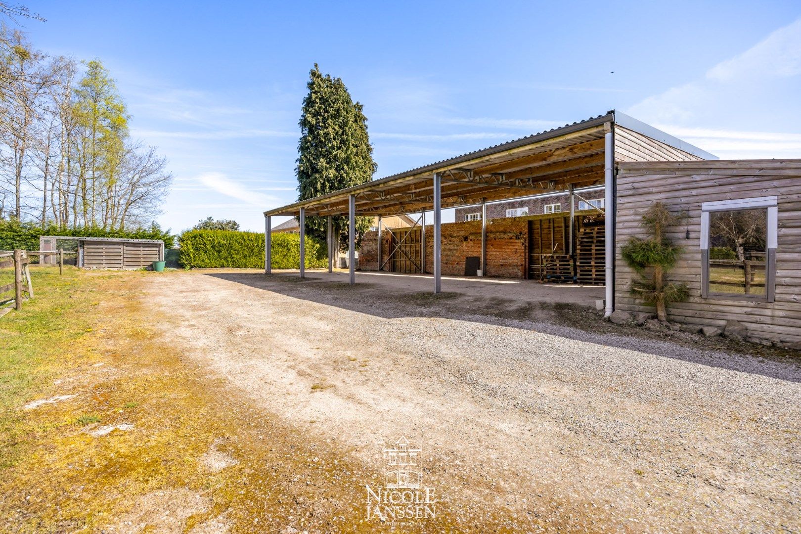 Vrijstaande woning op royaal perceel foto 31