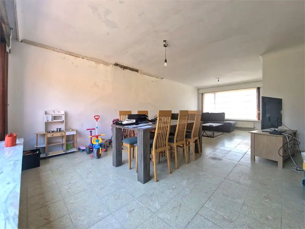 Halfopen te renoveren woning nabij centrum Pittem op een perceel van 348m²! foto 6