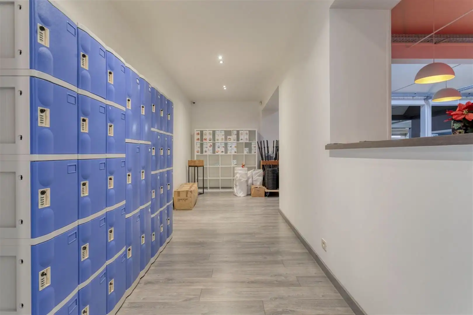 Commercieel gebouw met woonst foto 18