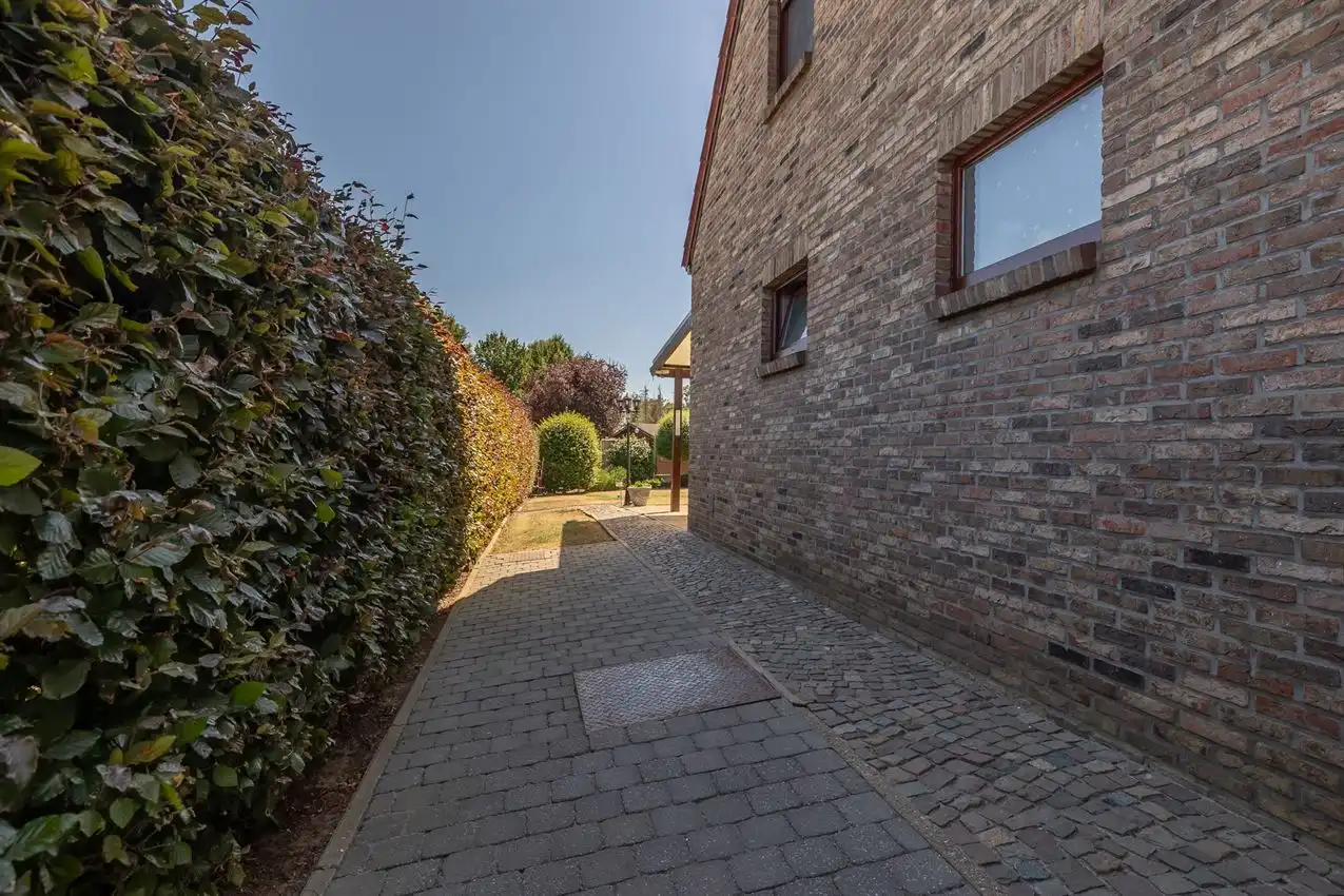 Verzorgde landelijke woning met 3slk op boogscheut E314 foto 44