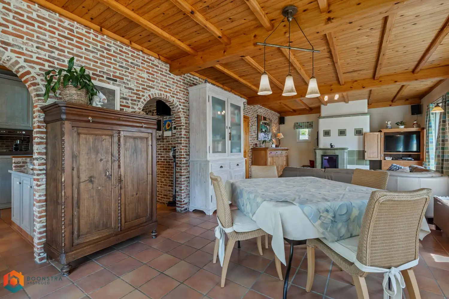 Hoeve op een ruim perceel van 5307 m² in prachtige groene omgeving foto 4