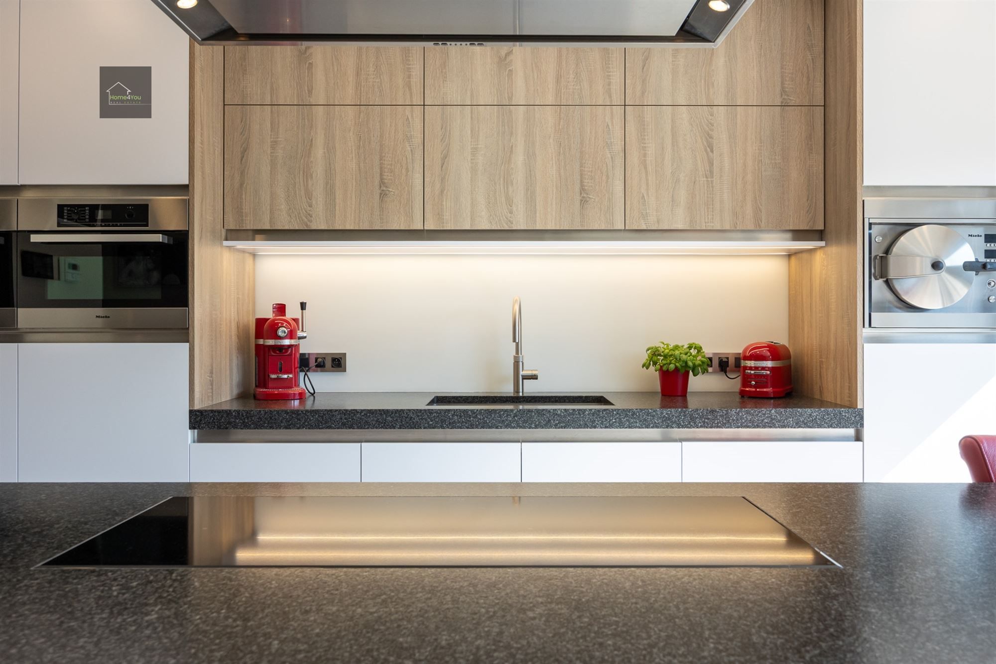 Moderne, energiezuinige halfopen woning in de rustige Vredewijk foto 10